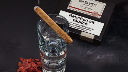 Buena Vista Araperique Cigarros trifft Rotsandelholz Geist