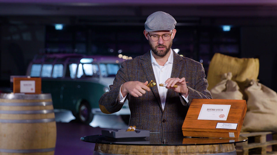Neues Video: Zigarre anschneiden mit Kerbschneider und Schere